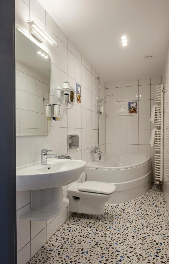 Hotel H12**** Krasków Εξωτερικό φωτογραφία